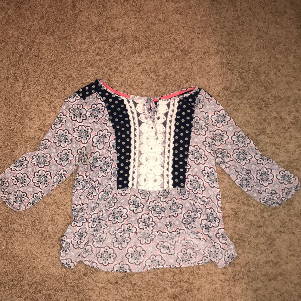 Mid sleeve blouse